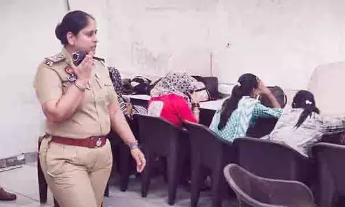 Amritsar में नकली स्मार्टफोन के नाम पर ग्राहकों को ठगने वाले फर्जी कॉल सेंटर का भंडाफोड़