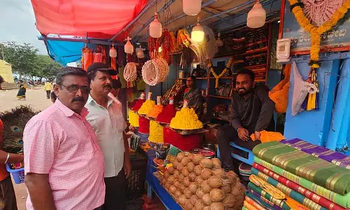 Karnataka : येलम्मा की पहाड़ी पर नवरात्रि उत्सव Karnataka : येलम्मा की पहाड़ी पर नवरात्रि उत्सव