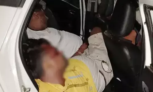 भिलाई में 2 दोस्तों की मौत, गड्ढे में जा गिरी कार भिलाई में 2 दोस्तों की मौत, गड्ढे में जा गिरी कार