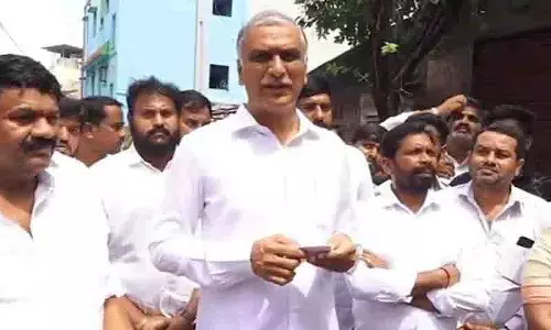 Harish Rao ने बाढ़ पीड़ितों की उपेक्षा के लिए कांग्रेस सरकार की आलोचना की Harish Rao ने बाढ़ पीड़ितों की उपेक्षा के लिए कांग्रेस सरकार की आलोचना की