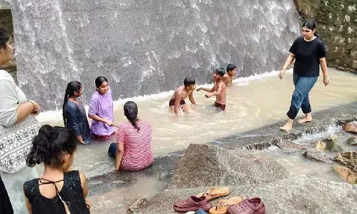 Karnataka : अंतरा गंगा में एक छोटा सा झरना Karnataka : अंतरा गंगा में एक छोटा सा झरना
