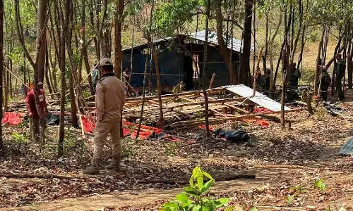 Manipur : तीन उग्रवादी और एक हथियार तस्कर गिरफ्तार Manipur : तीन उग्रवादी और एक हथियार तस्कर गिरफ्तार