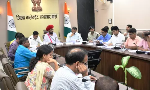 Jaipur: योजनाओं की प्रगति पर मंत्री और प्रभारी मंत्री ने अधिकारियों के साथ की समीक्षा Jaipur: योजनाओं की प्रगति पर मंत्री और प्रभारी मंत्री ने अधिकारियों के साथ की समीक्षा