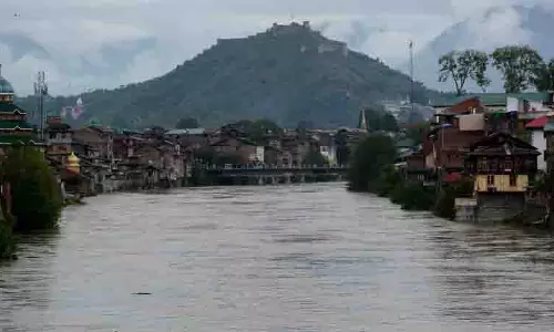 Srinagar: झेलम नदी के सिकुड़ने से जलमार्ग संकरा होने से चिंता बढ़ी