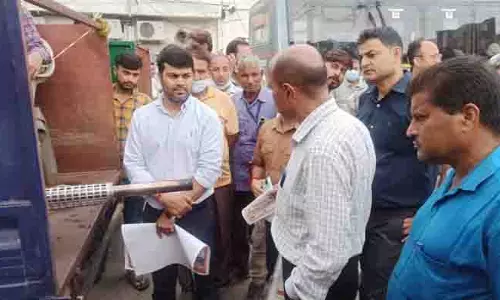 JMC आयुक्त ने चल रहे थर्मल फॉगिंग और छिड़काव की समीक्षा की JMC आयुक्त ने चल रहे थर्मल फॉगिंग और छिड़काव की समीक्षा की