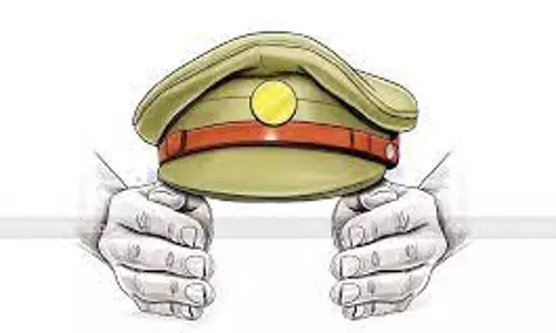 Kerala : 3.3 लाख रुपये के हवाला मामले में वायनाड के चार पुलिसकर्मी निलंबित Kerala : 3.3 लाख रुपये के हवाला मामले में वायनाड के चार पुलिसकर्मी निलंबित