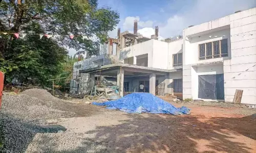 Kerala : सरकारी गेस्ट हाउस का निर्माण कार्य लटका Kerala : सरकारी गेस्ट हाउस का निर्माण कार्य लटका