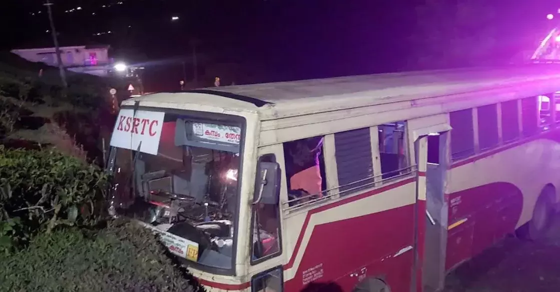 इडुक्की में KSRTC बस के सड़क किनारे तटबंध से टकराने से 9 लोग घायल