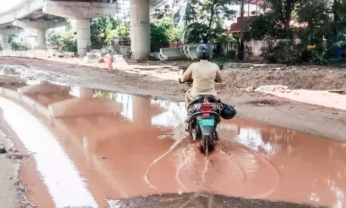 अलपुझा बीच रोड चालिकुलम; पैदल चलना भी मुश्किल अलपुझा बीच रोड चालिकुलम; पैदल चलना भी मुश्किल