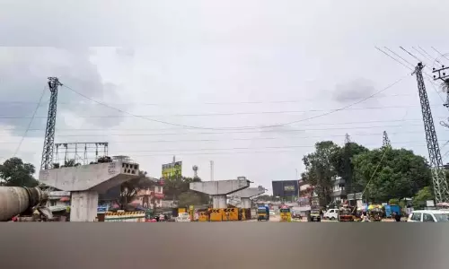 एलिवेटेड सड़क निर्माण; अस्थायी टावर लाइनें लगाने का काम शुरू हो गया एलिवेटेड सड़क निर्माण; अस्थायी टावर लाइनें लगाने का काम शुरू हो गया