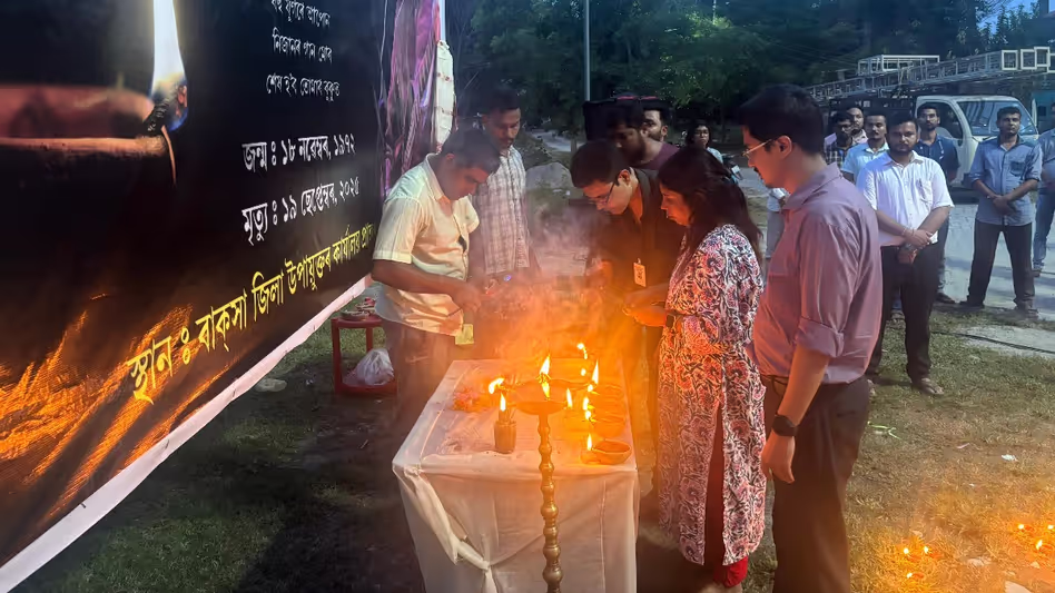 बक्सा जिला प्रशासन ने Assam के दिलों की धड़कन जुबीन गर्ग को श्रद्धांजलि अर्पित की बक्सा जिला प्रशासन ने Assam के दिलों की धड़कन जुबीन गर्ग को श्रद्धांजलि अर्पित की