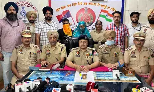 Ludhiana: एक साल के अपहृत बच्चे को बचाया गया, महिला समेत दो लोग पुलिस की गिरफ्त में Ludhiana: एक साल के अपहृत बच्चे को बचाया गया, महिला समेत दो लोग पुलिस की गिरफ्त में