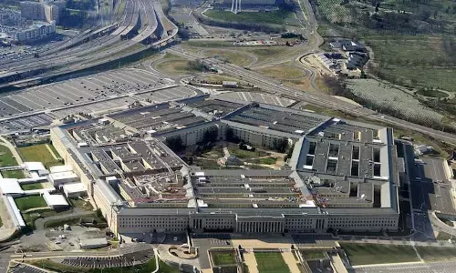 Pentagon ने पत्रकारों की सैन्य जानकारी तक पहुँच सीमित कर दी