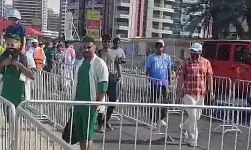 IND vs PAK: एशिया कप क्लैश से पहले दुबई में फैंस का महासैलाब IND vs PAK: एशिया कप क्लैश से पहले दुबई में फैंस का महासैलाब