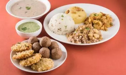 क्या आप नवरात्रि में नौ दिन का व्रत रख रहे हैं? तो ये सावधानियां बरतें क्या आप नवरात्रि में नौ दिन का व्रत रख रहे हैं? तो ये सावधानियां बरतें