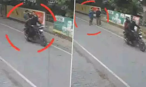UP: सुबह की सैर के दौरान हथियारबंद बाइक सवार बदमाशों ने व्यक्ति की चेन छीनी UP: सुबह की सैर के दौरान हथियारबंद बाइक सवार बदमाशों ने व्यक्ति की चेन छीनी