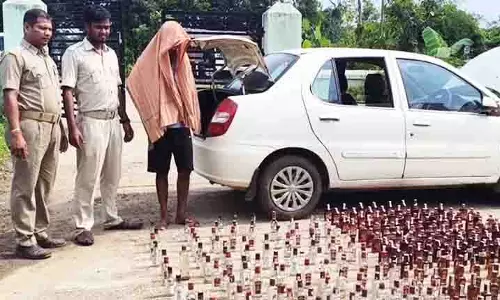Balasore: अवैध शराब का भंडाफोड़, एक गिरफ्तार Balasore: अवैध शराब का भंडाफोड़, एक गिरफ्तार
