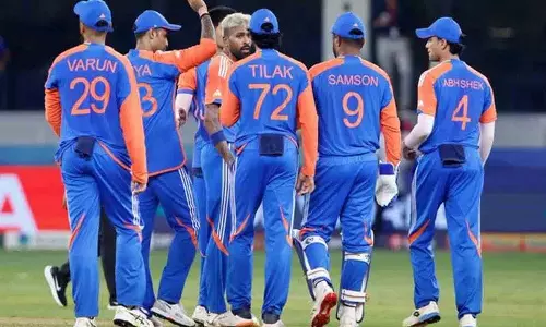 दूसरे ओवर में पंड्या का कहर.. पाकिस्तान का पहला विकेट गिरा! दूसरे ओवर में पंड्या का कहर.. पाकिस्तान का पहला विकेट गिरा!