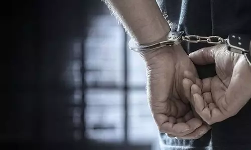 पुलिस ने वाहनों में marijuana तस्करी के संदेह में दो तस्करों को गिरफ्तार किया पुलिस ने वाहनों में marijuana तस्करी के संदेह में दो तस्करों को गिरफ्तार किया