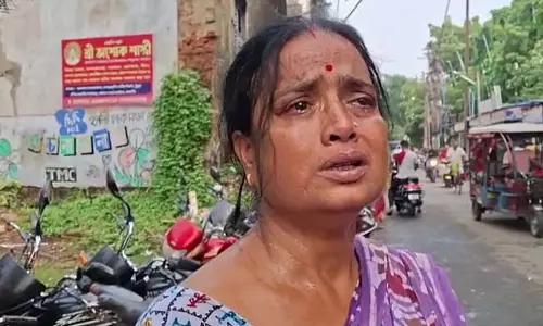 Chunchura महिला अनुष्ठान के दौरान 2-भोरी सोने का हार खोने के बाद रो पड़ी