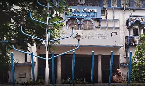 Raiganj नगर पालिका ने बिना अनुमति के निर्माण कार्य पर तत्काल रोक लगाने का आदेश दिया Raiganj नगर पालिका ने बिना अनुमति के निर्माण कार्य पर तत्काल रोक लगाने का आदेश दिया