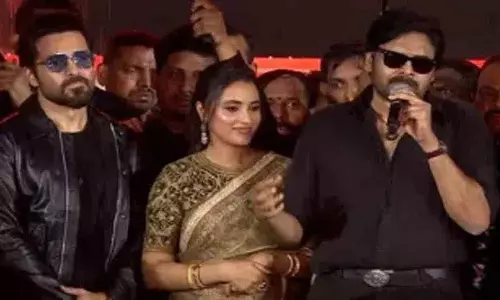 एलबी स्टेडियम में OG प्री-रिलीज़ इवेंट.. प्रशंसकों ने बारिश में भीगते हुए पवन का उत्साहवर्धन किया.!