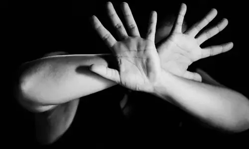 हैवानियत की सारी हदें पार: पति ने दोस्तों संग मिलकर अपनी ही पत्नी का किया गैंगरेप, मोमोज में मिलाया नशीला पदार्थ हैवानियत की सारी हदें पार: पति ने दोस्तों संग मिलकर अपनी ही पत्नी का किया गैंगरेप, मोमोज में मिलाया नशीला पदार्थ