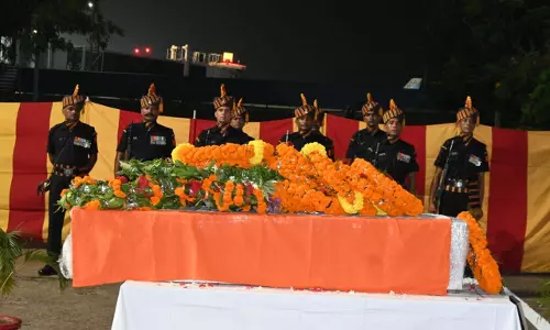 वीर सैनिक रणजीत सिंह कश्यप का शव रायपुर पहुंचा, देखें तस्वीरें... वीर सैनिक रणजीत सिंह कश्यप का शव रायपुर पहुंचा, देखें तस्वीरें...