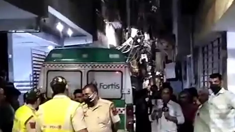बीमार बेटा मां की लाश के साथ रह रहा था, बदबू फैलने पर पहुंची पुलिस बीमार बेटा मां की लाश के साथ रह रहा था, बदबू फैलने पर पहुंची पुलिस