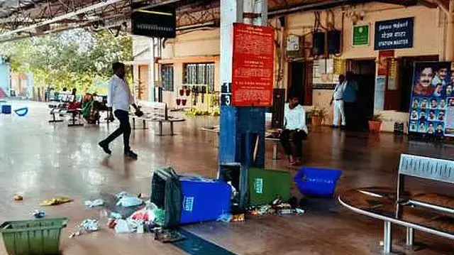 Tamil Nadu: मेलमारुवथुर रेलवे स्टेशन पर बुनियादी सुविधाओं का अभाव Tamil Nadu: मेलमारुवथुर रेलवे स्टेशन पर बुनियादी सुविधाओं का अभाव
