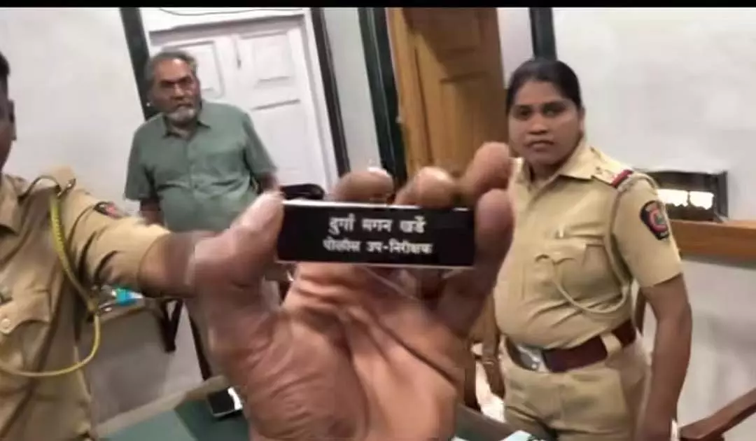 मुलुंड में ATM स्कीमिंग धोखाधड़ी फिर सामने आई; तीन ग्राहकों से ₹16,000 चुराए गए मुलुंड में ATM स्कीमिंग धोखाधड़ी फिर सामने आई; तीन ग्राहकों से ₹16,000 चुराए गए