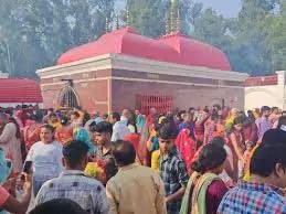 Gopalganj: शारदीय नवरात्र के पहले दिन थावे मंदिर में उमड़ी श्रद्धालुओं की भीड़ Gopalganj: शारदीय नवरात्र के पहले दिन थावे मंदिर में उमड़ी श्रद्धालुओं की भीड़