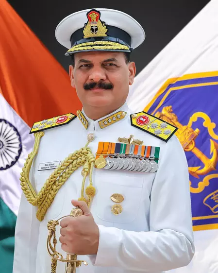 श्रीलंका के चार दिवसीय दौरे पर नौसेना प्रमुख एडमिरल दिनेश त्रिपाठी, समुद्री सुरक्षा पर रहेगा फोकस श्रीलंका के चार दिवसीय दौरे पर नौसेना प्रमुख एडमिरल दिनेश त्रिपाठी, समुद्री सुरक्षा पर रहेगा फोकस