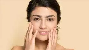 Beauty Tips: घरेलू नुस्खे जो आपके चेहरे को बनाएंगे खूबसूरत Beauty Tips: घरेलू नुस्खे जो आपके चेहरे को बनाएंगे खूबसूरत