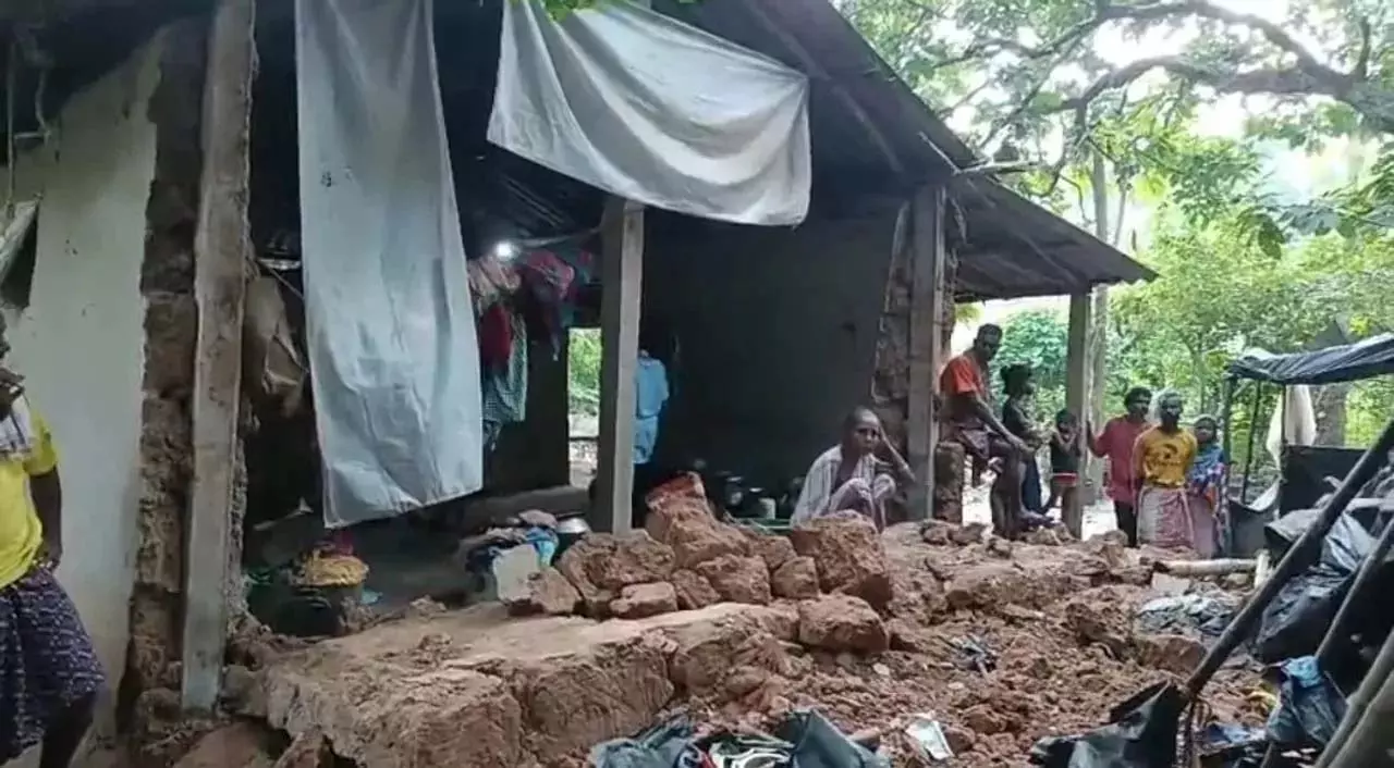 Odisha : बालासोर गांव में दीवार गिरने से दंपत्ति की मौत, बेटी घायल Odisha : बालासोर गांव में दीवार गिरने से दंपत्ति की मौत, बेटी घायल