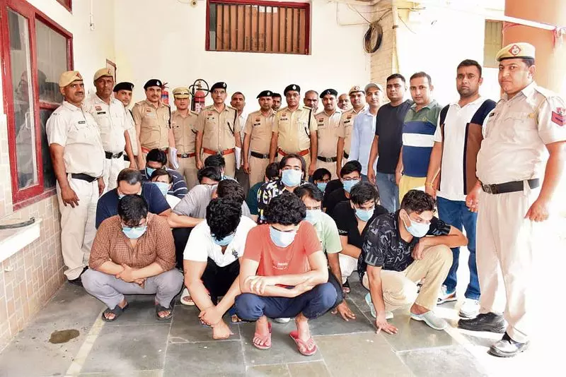 अमेरिकी नागरिकों को ठगने वाले फर्जी कॉल सेंटर का भंडाफोड़, 18 गिरफ्तार अमेरिकी नागरिकों को ठगने वाले फर्जी कॉल सेंटर का भंडाफोड़, 18 गिरफ्तार