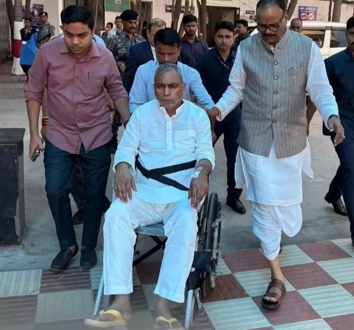 Lucknow: मानवीय भाव से डिप्टी सीएम ब्रजेश पाठक ने ओमप्रकाश राजभर की मदद की Lucknow: मानवीय भाव से डिप्टी सीएम ब्रजेश पाठक ने ओमप्रकाश राजभर की मदद की