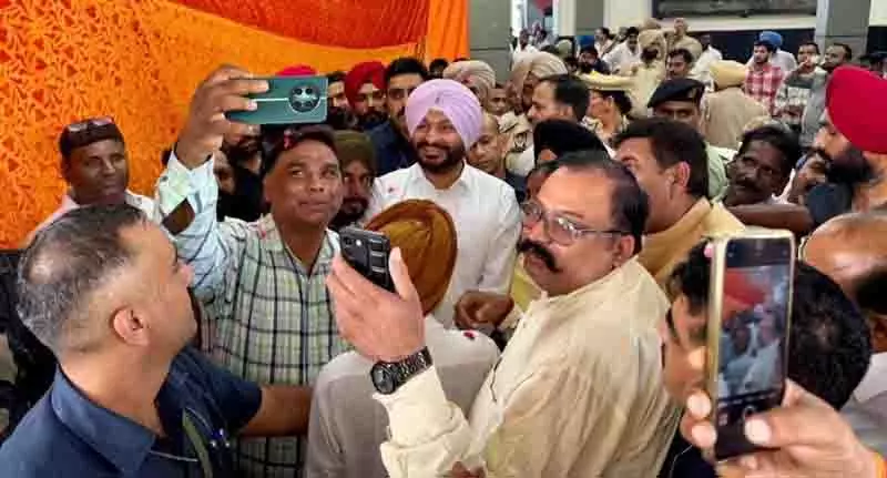 फिरोजपुर-दिल्ली वंदे भारत ट्रेन के शुभारंभ की घोषणा 23 सितंबर को: Ravneet Bittu फिरोजपुर-दिल्ली वंदे भारत ट्रेन के शुभारंभ की घोषणा 23 सितंबर को: Ravneet Bittu
