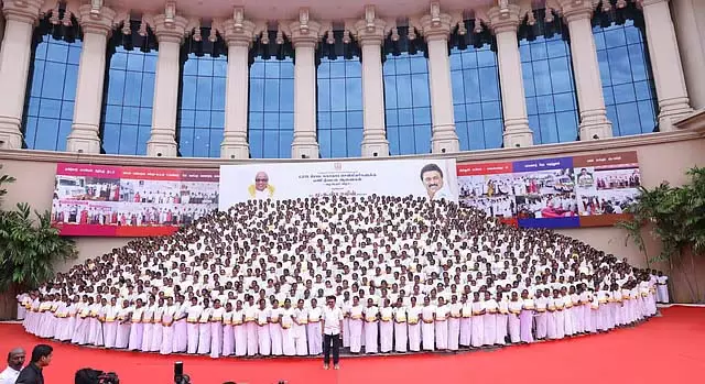 CM ने 1,231 ग्राम स्वास्थ्य नर्सों की नियुक्ति के आदेश जारी किये CM ने 1,231 ग्राम स्वास्थ्य नर्सों की नियुक्ति के आदेश जारी किये
