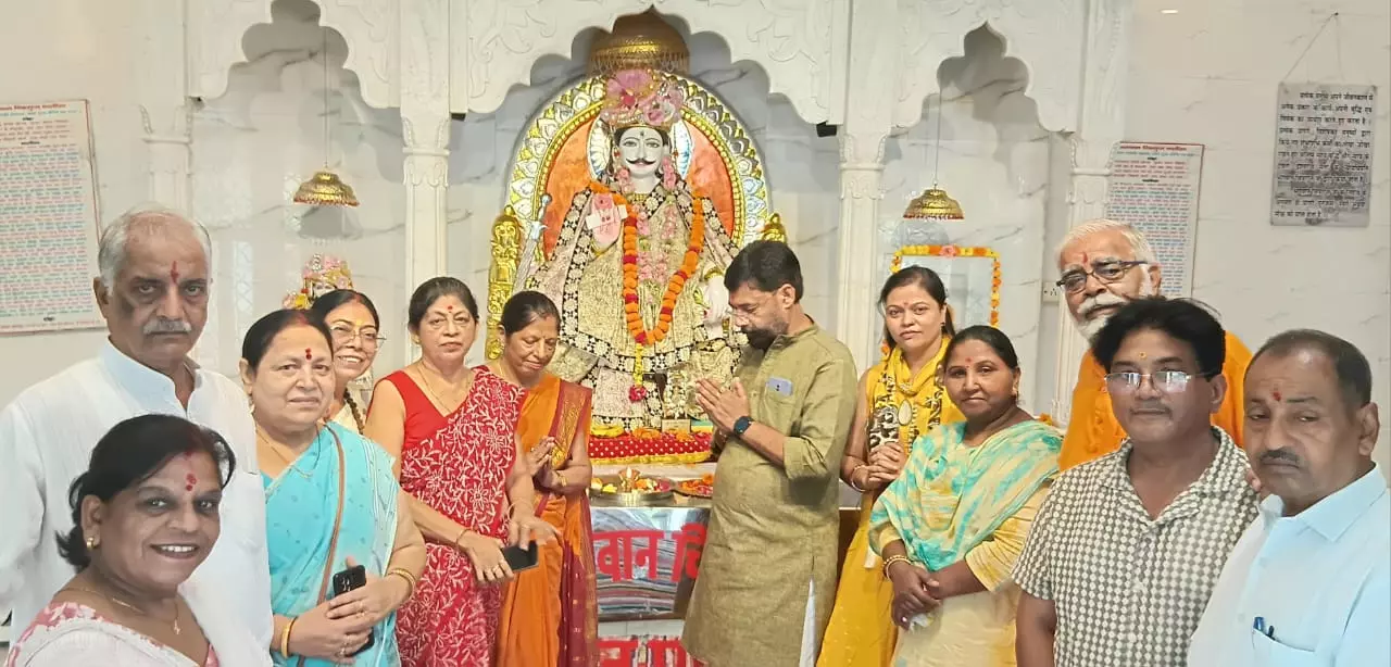 Bareilly: मोदी की जयंती पर भक्तों ने किया भंडारा और पूजन Bareilly: मोदी की जयंती पर भक्तों ने किया भंडारा और पूजन