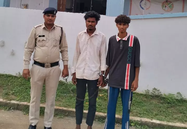 रायपुर : किशोरी के साथ अनाचार, 2 लड़के गिरफ्तार रायपुर : किशोरी के साथ अनाचार, 2 लड़के गिरफ्तार