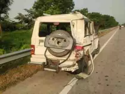 UP : प्रयागराज में खड़ी एसयूवी से टकराने से 4 की मौत, 3 घायल UP : प्रयागराज में खड़ी एसयूवी से टकराने से 4 की मौत, 3 घायल