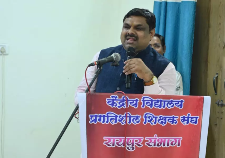 शिक्षक ज्ञान देता है व बेहतर समाज भी निर्मित करता है : स्कूल शिक्षा मंत्री यादव शिक्षक ज्ञान देता है व बेहतर समाज भी निर्मित करता है : स्कूल शिक्षा मंत्री यादव