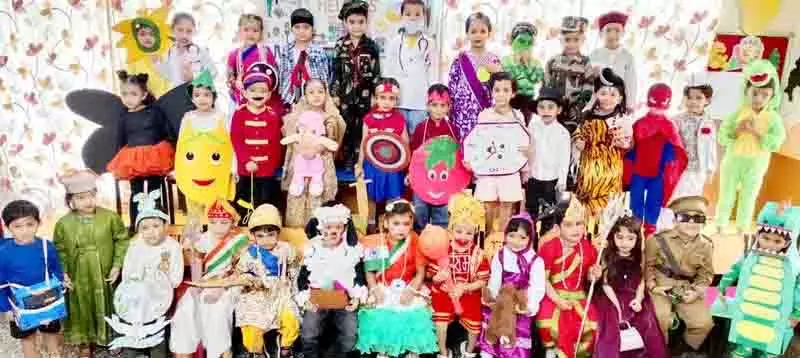 DAV स्कूल में नर्सरी के बच्चों ने फैंसी ड्रेस शो में बिखेरा जलवा DAV स्कूल में नर्सरी के बच्चों ने फैंसी ड्रेस शो में बिखेरा जलवा