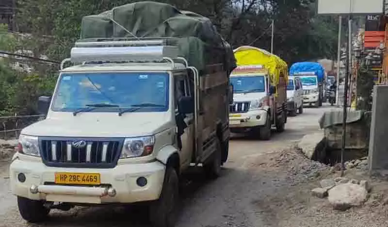 Kullu-Manali लेफ्ट बैंक सड़क को चौड़ा करने की मांग तेज Kullu-Manali लेफ्ट बैंक सड़क को चौड़ा करने की मांग तेज