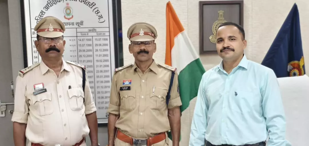 धमतरी पुलिस के 2 सहायक उप निरीक्षक को मिली पदोन्नति, बने एसआई धमतरी पुलिस के 2 सहायक उप निरीक्षक को मिली पदोन्नति, बने एसआई