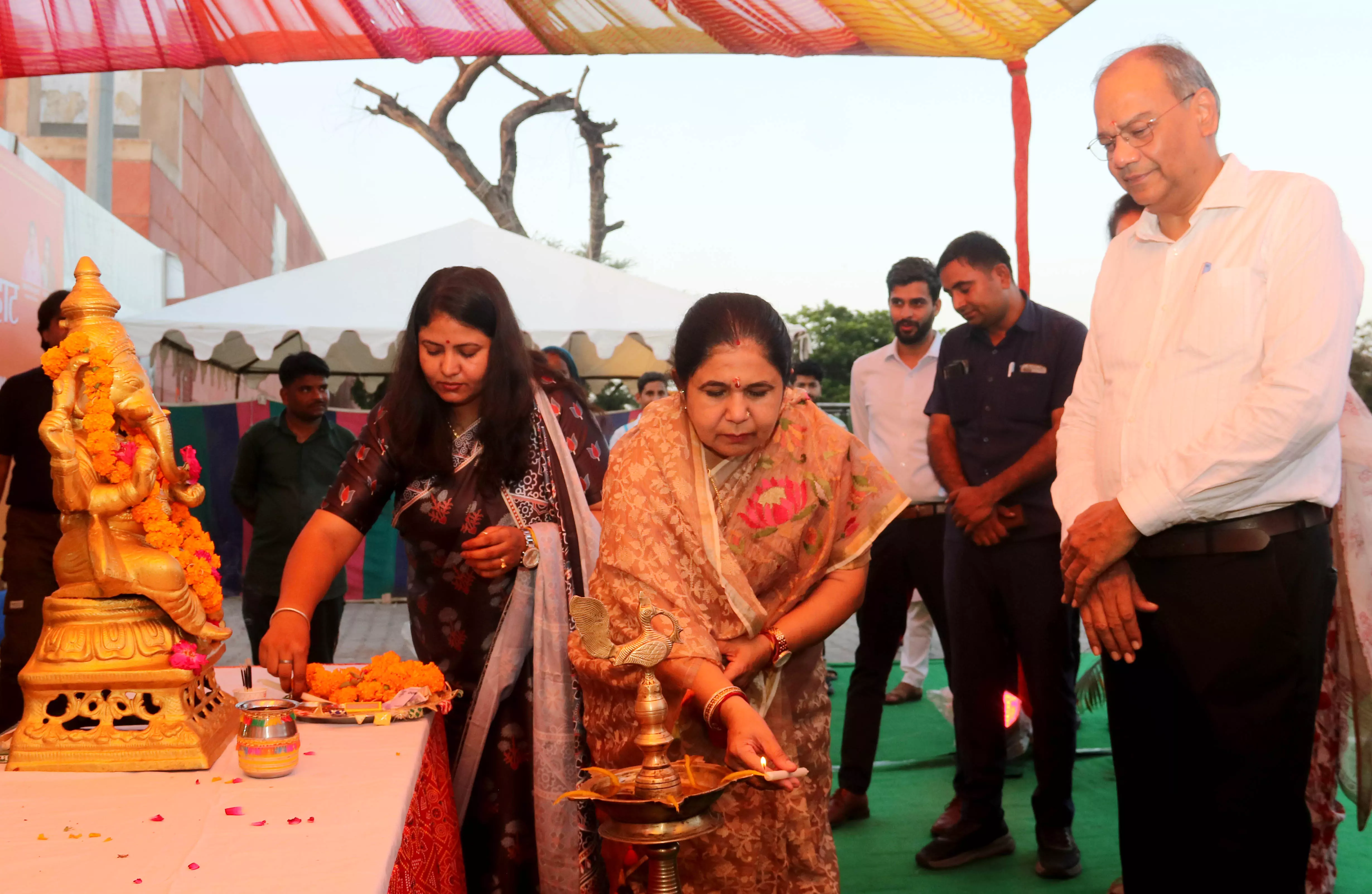 Jaipur: महिला एवं बाल विकास राज्यमंत्री ने अमृता हाट को बताया आत्मनिर्भरता का प्रतीक Jaipur: महिला एवं बाल विकास राज्यमंत्री ने अमृता हाट को बताया आत्मनिर्भरता का प्रतीक