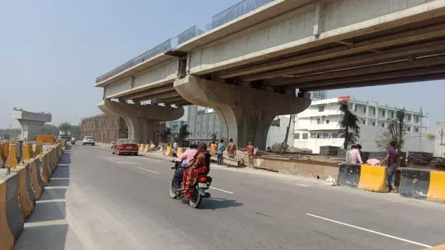 Lucknow: फ्लाईओवर से ट्रैफिक राहत की उम्मीद Lucknow: फ्लाईओवर से ट्रैफिक राहत की उम्मीद
