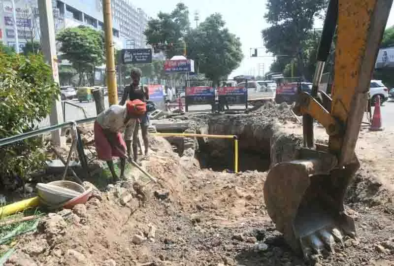 जनता के विरोध के बाद Mohali में सड़क मरम्मत का काम शुरू जनता के विरोध के बाद Mohali में सड़क मरम्मत का काम शुरू
