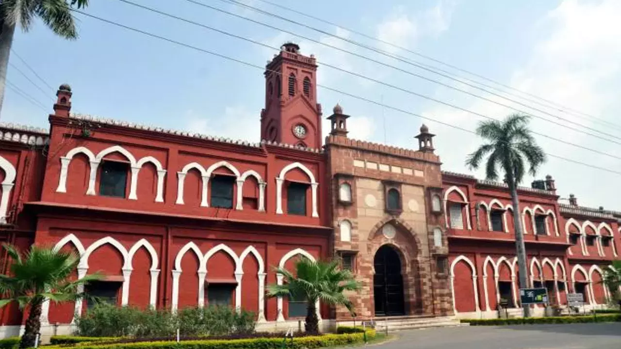 Farrukhabad: AMU में परंपरा और संस्कृति का महत्व Farrukhabad: AMU में परंपरा और संस्कृति का महत्व